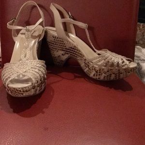 Women’s shoes